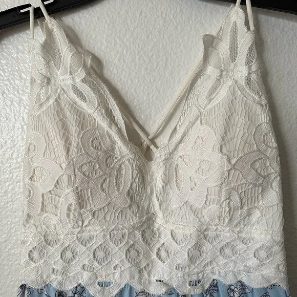 White and Floral Blue Medium Jumpsuit - Picture 4 of 7